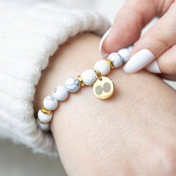 STRESS LESS HOWLITE CRYSTAL ESSENTIAL OIL BRACELET - Image 5